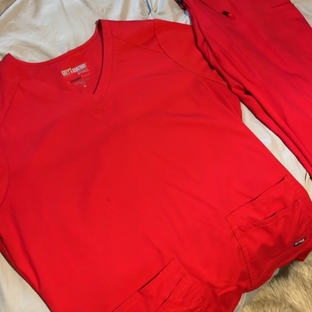 NEWwithoutTAGS Grey's Anatomy STRETCH Scrub Set - Top XL, Bottom 2XL